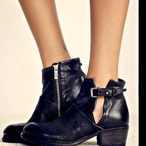 A.S. 98 Catina booties in Nero